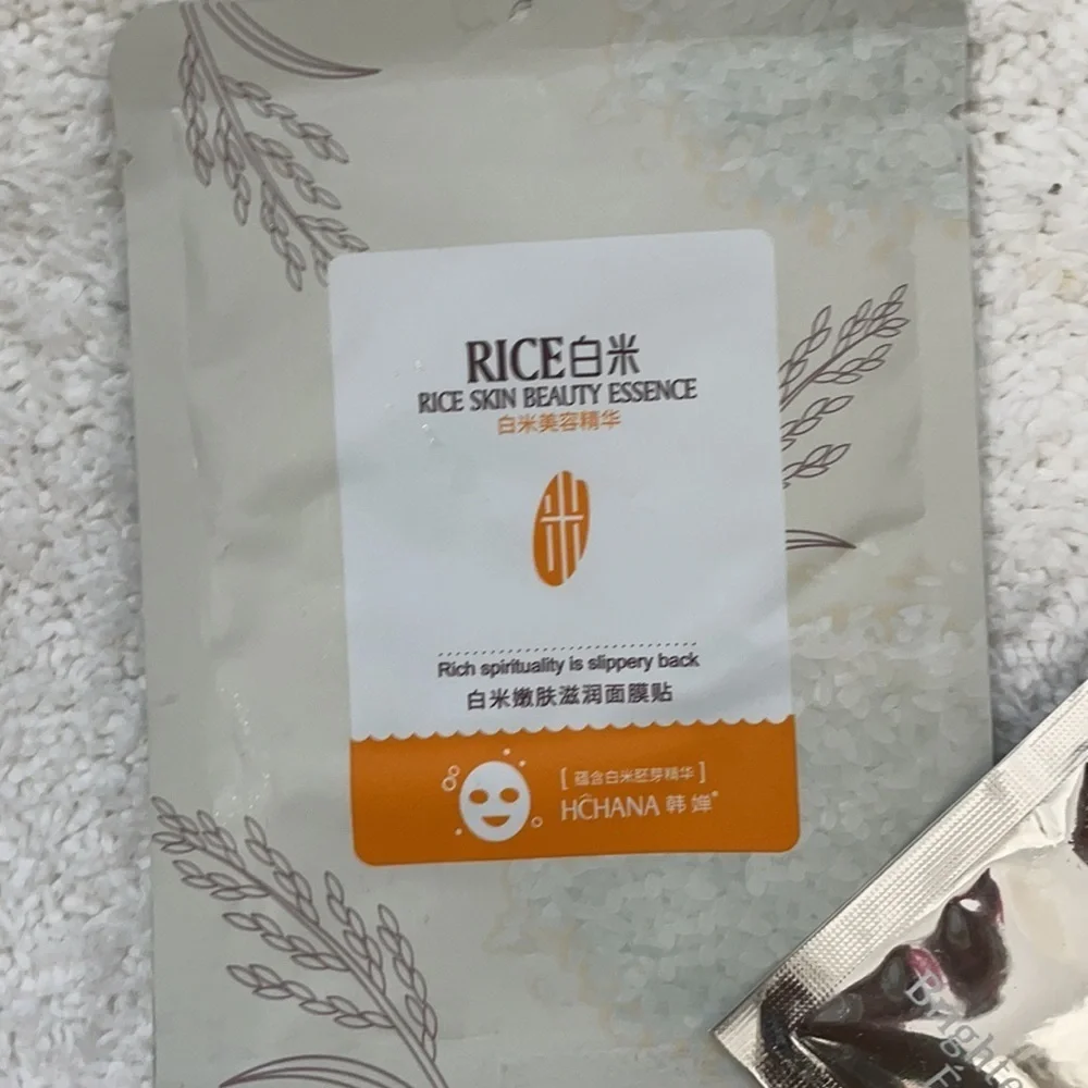 Makeup Mat with two free masks
